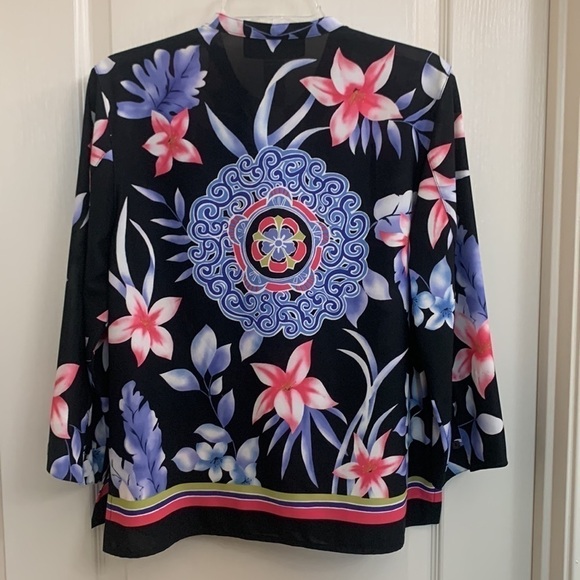 Sag Harbor Floral‎ Mandala Inspired Long Sleeve V Neck Blouse - Size SP - Picture 4 of 7